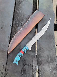 Cuchillo De Filete de Damasco hecho a mano por expertos con mango de resina Cuchillos de precisión Funda de cuero - Product Image 3