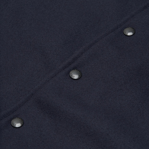 Veste d'université de style universitaire pour hommes, coupe classique, manches en cuir de laine noire Melton avec logo personnalisé, veste longue et fine de haute qualité - Product Image 6