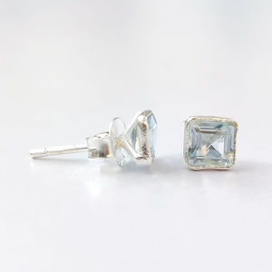 Boucles d'oreilles clous en topaze bleue (1,1 gramme) avec diamant taille Asscher et motif géométrique serti clos en or rose - Product Image 1