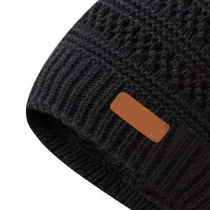 Gorros unisex cálidos y elegantes hechos de acrílico suave, perfectos para ropa de invierno, moda informal o marca promocional - Product Image 3