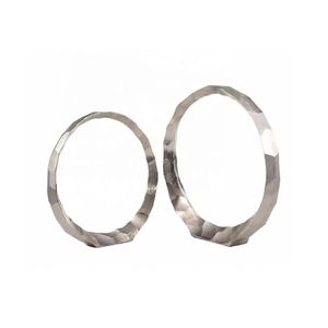 Esculturas de anillo decorativas de Metal martillado, escultura de mesa moderna contemporánea, escaparate, estantería, regalo de boda, decoración de escultura - Product Image 1