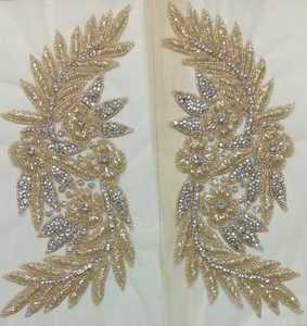 Parche de encaje con cuentas hecho a mano al por mayor con diamantes de imitación y perlas Lentejuelas Adorno de ropa para vestidos de novia y vestidos de noche - Product Image 1