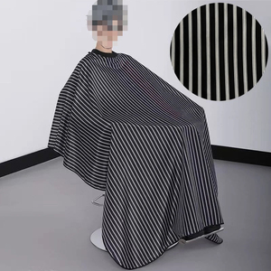 Cape de coiffure jetable rayée écologique Morgans Industries, noir et blanc, en polyester anti-adhésif - Product Image 4