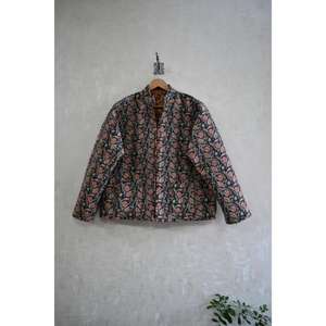 Veste matelassée réversible artisanale indienne écologique à boutons, imprimée, à manches longues, chaude pour l'hiver, motif floral élégant - Product Image 1