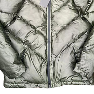 เสื้อแจ็คเก็ตฮู้ดกันหนาวแบบขายส่ง รุ่นเปลี่ยนสีตามอุณหภูมิ สีเทาเงา ทรงโอเวอร์ไซส์ สไตล์สตรีทแวร์ เสื้อแจ็คเก็ตพัฟเฟอร์แบบเปลี่ยนสีตามความร้อน ด้านหน้า - Product Image 3