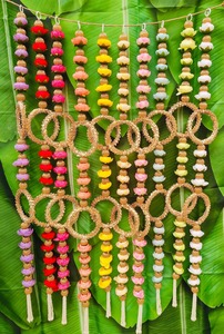 Grandes perles dorées Chudi Peony Flower Latkan Tenture murale pour toutes les occasions et la décoration de festival avec une nouvelle idée tendance - Product Image 4