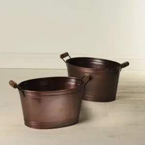 Cuve à boissons en métal design au fini noir élégant, parfaite pour refroidir la bière, le champagne et le vin dans les restaurants ou les événements - Product Image 6