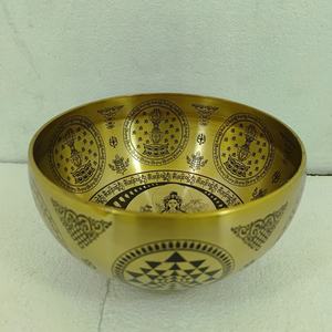 Cuenco tibetano de latón hecho a mano para meditación, yoga, sanación con sonido y atención plena - Product Image 4