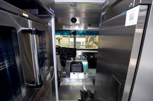 รถขายอาหารใช้งานได้แบบใหม่มาพร้อมกับเครื่องชงกาแฟไอศครีมตู้เย็นและอื่นๆ - Product Image 5