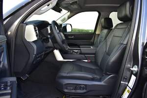 2023 pour Toyota pour Tundra avec boîte de vitesses automatique conduite à droite cuir foncé intérieur caméra arrière gaz/essence carburant - Product Image 3