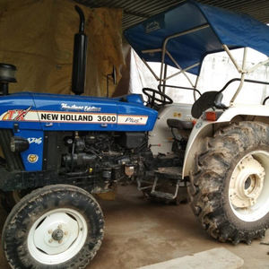 Tractor agrícola avanzado con opción de cargador de diseño de motor de la T8-Type y rendimiento duradero listo para el campo - Product Image 1