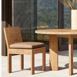 Chaise individuelle en teck massif et durable pour l'extérieur, idéale pour la détente, équipée de coussins moelleux. - Product Image 3