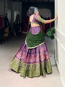 Trabajo de tejido Zari de seda tradicional con borde de encaje estampado elegante Lehenga Choli, diseñador Lehenga choli, ropa de boda Lehenga. - Product Image 3