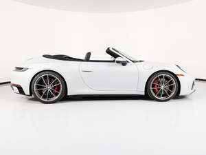 Porsche 911 Carrera 4S Convertible Turbo AWD 2024 Blanco Premium Usado con Rines de Aleación, Asientos de Cuero, Paquete de Potencia R17 - Product Image 2