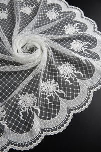 Tissu en dentelle maille diamantée légère et transparente, tissé ivoire, avec broderie florale perlée et nœud illusion, idéal pour mariée, filles et femmes - Product Image 1