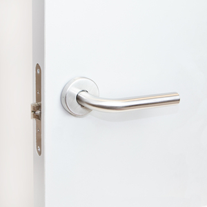 Emuca Ensemble de poignées de porte et de fenêtre en acier inoxydable nickel satiné D.53mm Rosette en forme de L pour portes intérieures Espagne 9170151 - Product Image 2