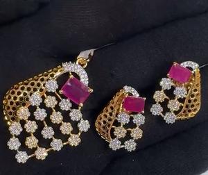 Conjunto de collar con aspecto de piedras CZ chapadas en oro de alta calidad de diseñador con pendientes para colección de ropa de fiesta de boda para mujer - Product Image 2