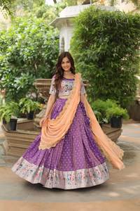 Lehenga de Diseñador para Damas de Honor, Blusa Tradicional Elegante y Hermosa, Dupatta, Diseños Modernos de Seda para Bodas y Fiestas Pakistaníes - Product Image 2
