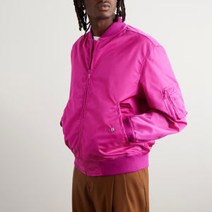 แจ็กเก็ตบอมเบอร์สำหรับผู้ชายเสื้อแจ็กเก็ตบอมเบอร์คอตั้งผ้าเบาสำหรับฤดูหนาวดีไซน์ใหม่ขายส่งมีกระเป๋าและฮู้ด - Product Image 4