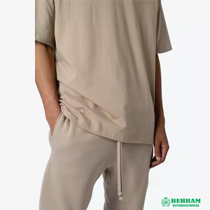 T-shirt Homme Ample et Oversize en Coton Lourd 300g avec Logo Personnalisé sur le Devant, Col Rond, Respirant et Écologique - Product Image 5