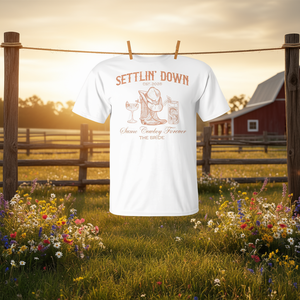 T-Shirt Promozionale Stile Country 2025: Design 'Cowboy Western Bride Settlin Down Forever' - Product Image 2