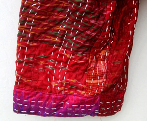 Indien fait à la main rouge soie Sari Patchwork Kantha vestes femmes coton Robes et nuit Maxi robe Vintage vêtements de nuit Kimono Style - Product Image 5