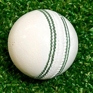 Nouveau professionnel personnalisé Cricket balle dure de haute qualité cousu à la main en cuir boule rouge - Product Image 1