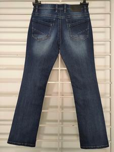 Jeans pour femmes en denim bleu lavé à la pierre de haute qualité, jambe large, taille moyenne, respirant et lavable avec logo personnalisé à la taille - Product Image 2