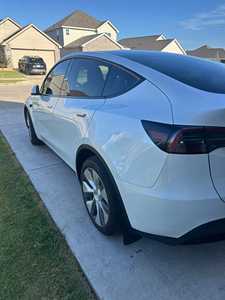 Propre et fiable, 2024, longue autonomie, transmission intégrale, double moteur, autonomie de 310 miles, sièges foncés, électrique, en bon état - Product Image 4