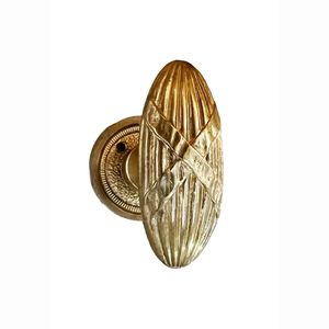 Boutons en laiton fabriqués pour des armoires de créateurs exclusives, offrant des accents charmants et durables, caractérisant la chambre à coucher de luxe - Product Image 6