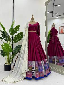 Diseñador de lanzamiento Navratri Special Rayon Impresión digital y trabajo de espejo real con lienzo Patta Border Lehenga Choli con Dupatta - Product Image 2