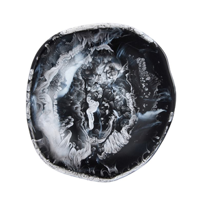 Plato Grande de Resina Rosa con Remolino, Hecho a Mano por Artizon Studio, Textura de Mármol Pulido, Platos Modernos de Lujo con Color Personalizable - Product Image 4