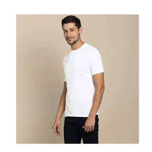 T-shirt pour homme de qualité supérieure 100% coton 180 GSM Col rond classique Tissu respirant et doux Parfait pour un usage quotidien - Product Image 1