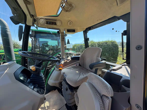 Tracteur à roues John Deere 6120E 120 CV 4x4 à transmission par engrenages avec moteur, boîte de vitesses et pompe durables pour des performances agricoles fiables - Product Image 4