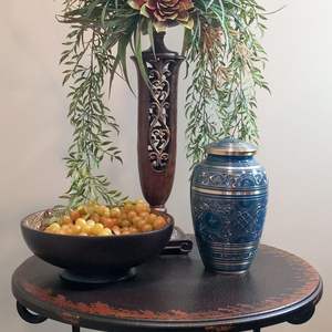 Urne funéraire bleue de haute qualité pour adultes et animaux de compagnie Superbe conception gravée en or Belle vie commémorative pour les funérailles - Product Image 4