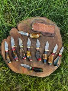 มีดสกินเนอร์หลากหลายแบบ ด้ามทำจากเขาสัตว์ (กวางและแพะ) ผลิตจากเหล็กดามัสกัส พร้อมปลอกหนัง ขนาดรวม 6 ถึง 7 นิ้ว - Product Image 3