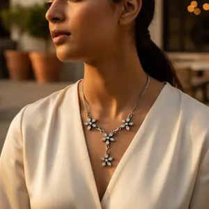 สร้อยคอเงิน 925 ประดับคริสตัลลายดอกไม้สำหรับผู้หญิง พร้อมตัวเลือกของขวัญ - Product Image 3