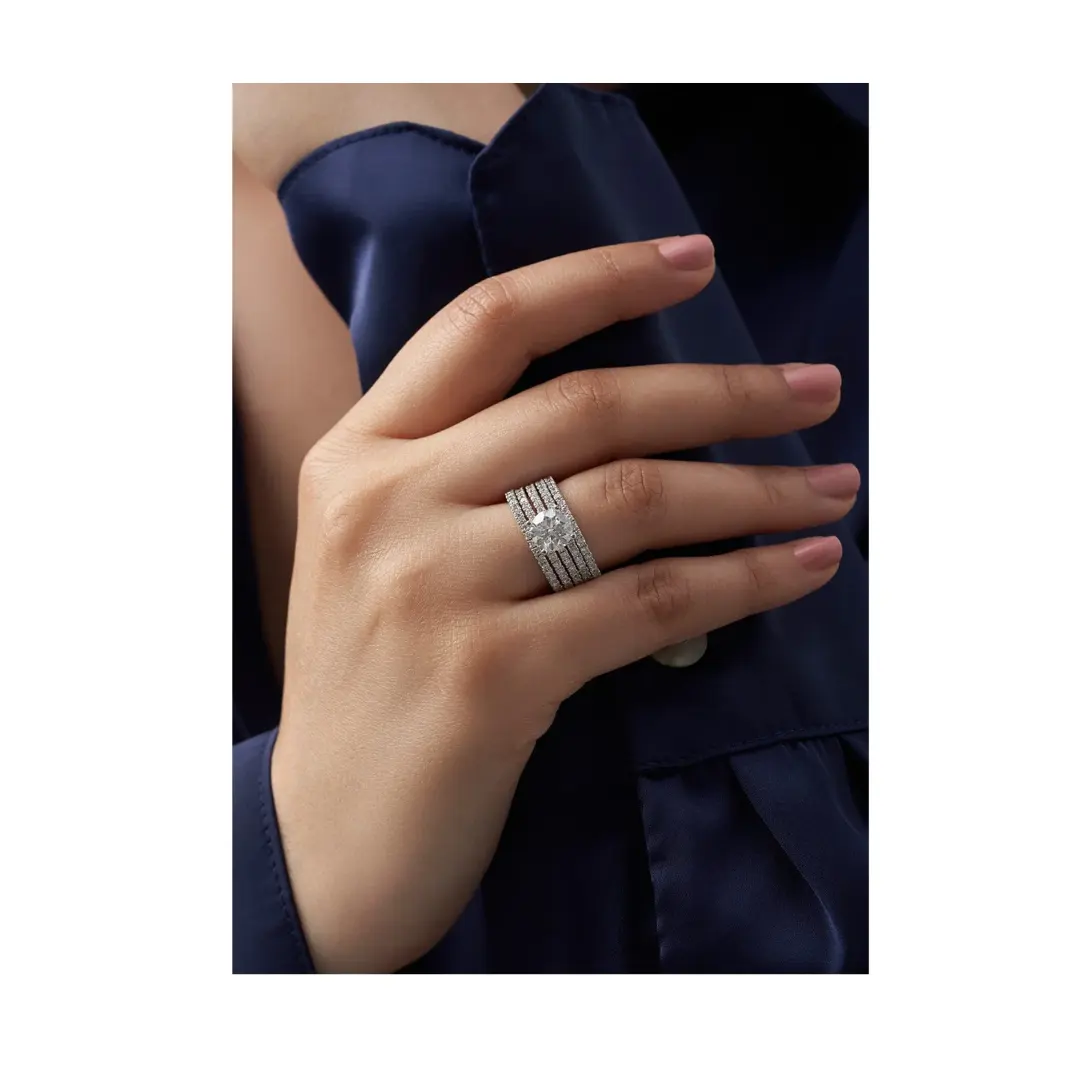 טבעת יהלום מוכרת בסיטונאות עם 1 קראט יהלום אמיתי עם זהב טהור מתכת טבעת יהלום מעוצבת מפוארת למכירה