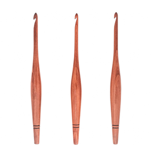 Crochets en bois-Léger écologique et conçu pour une glisse lisse du fil-idéal pour les longues sessions d'artisanat - Product Image 1