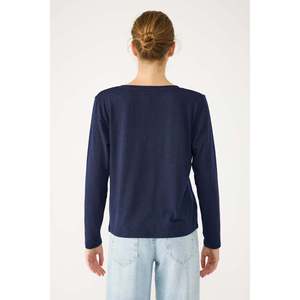 Blusa con adornos de piedras - Product Image 4