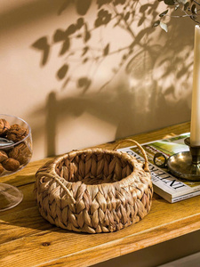 Panier à bol tissé en jacinthe d'eau naturelle pour cuisine, salle à manger et salon pour organisateur de vêtements - Product Image 2