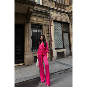 Conjunto de Blusa Cruzada de Satén Fucsia con Lazos y Pantalones para Mujer - Product Image 5