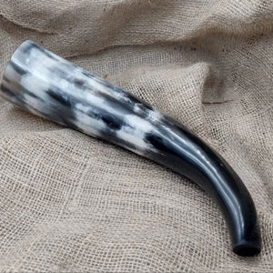 Corne à souffler nordique polie écologique en corne de buffle naturelle avec sangles en cuir - Style Feng Shui et religieux - Product Image 1