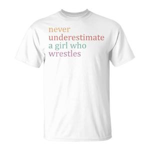 T-shirt da wrestling da donna: Mai sottovalutare una ragazza che fa wrestling - Abbigliamento promozionale - Product Image 1