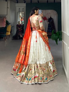 Lehenga Choli imprimé pour fête, collection Navratri, qualité supérieure, prix bas, séchage rapide, en soie, en vente - Product Image 3