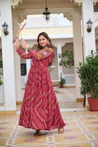 2024 verano nueva moda niñas largo de talla grande con cuello en V Foux Georgette bandhni estampado boda playa Formal ropa hasta el suelo - Product Image 4