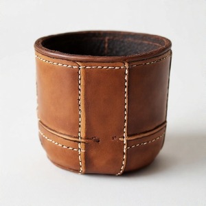 Mini maceta de cuero hecha a mano para esquinas pacíficas del hogar que buscan abrazar plantas con acentos suaves y lujosos - Product Image 2