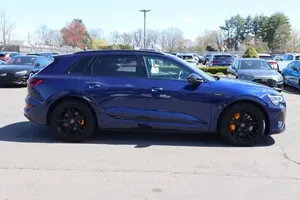 Audi e-tron 2022 en parfait état - Product Image 2