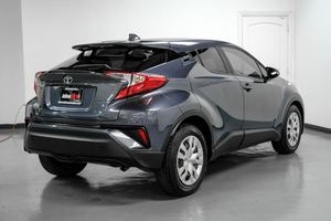 Toyota C-HR LE Modelo 2019 con Caja de Cambios Automática, Interior de Cuero Oscuro, Cámara Trasera, Tamaño de Neumáticos R16, Volante a la Izquierda - Product Image 3