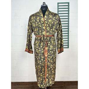 Kimono en satin noir et or à motifs floraux, best-seller, luxueux, robe de maison bohème persane pour homme, confortable, en soie douce - Product Image 1